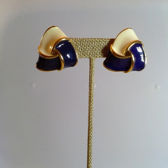 Triangle Triquetra Infinity Clip On Earrings - Picture 2 of 8